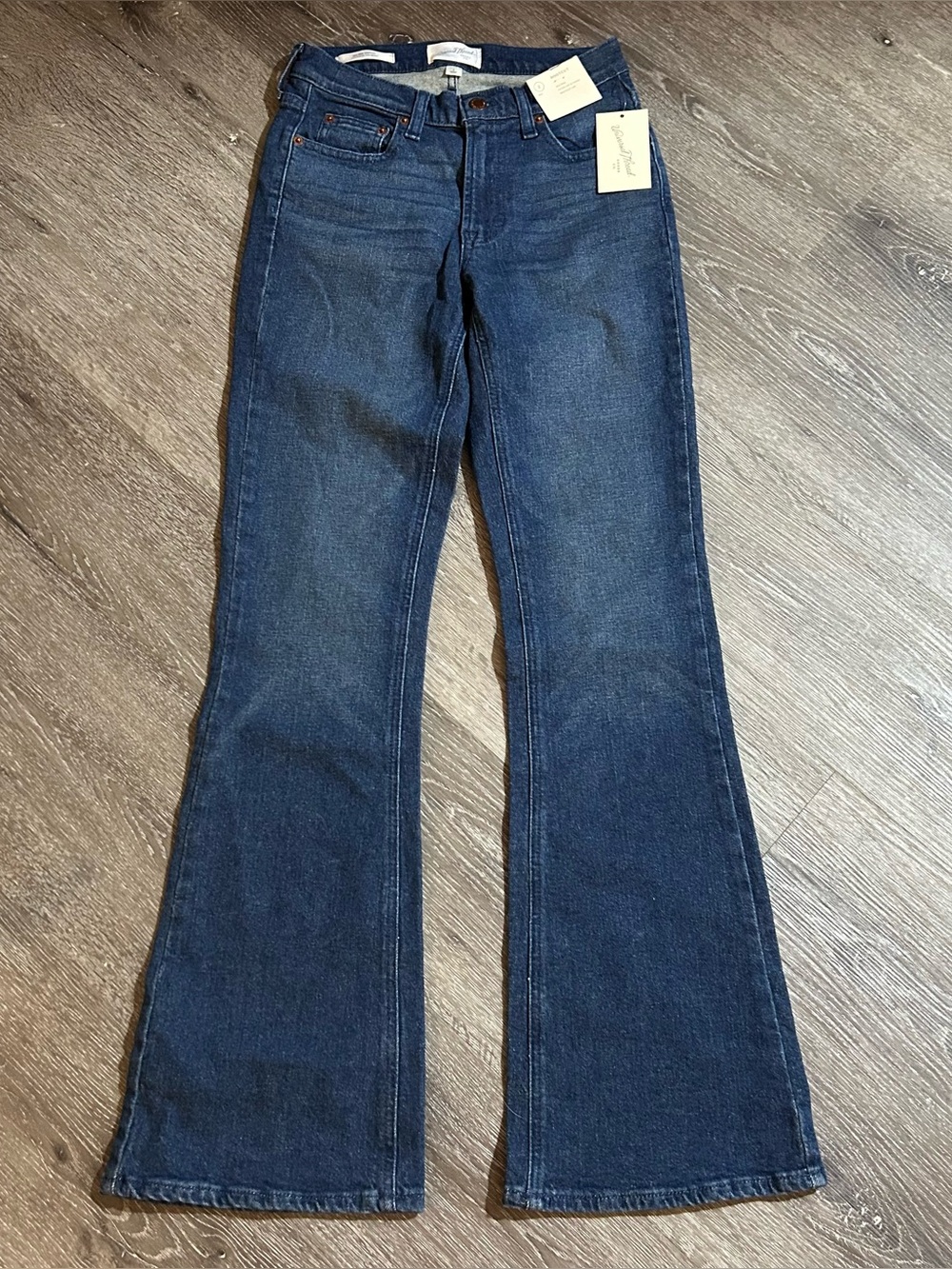 NWT Size 2 Universal Thread Mid Rise Boot Cut Dark Wash Denim Jeans
